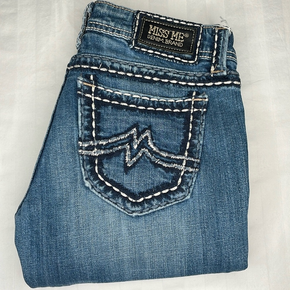 Miss Me - Women's Sunni Capris
Style # JD1034P3
Size 28
